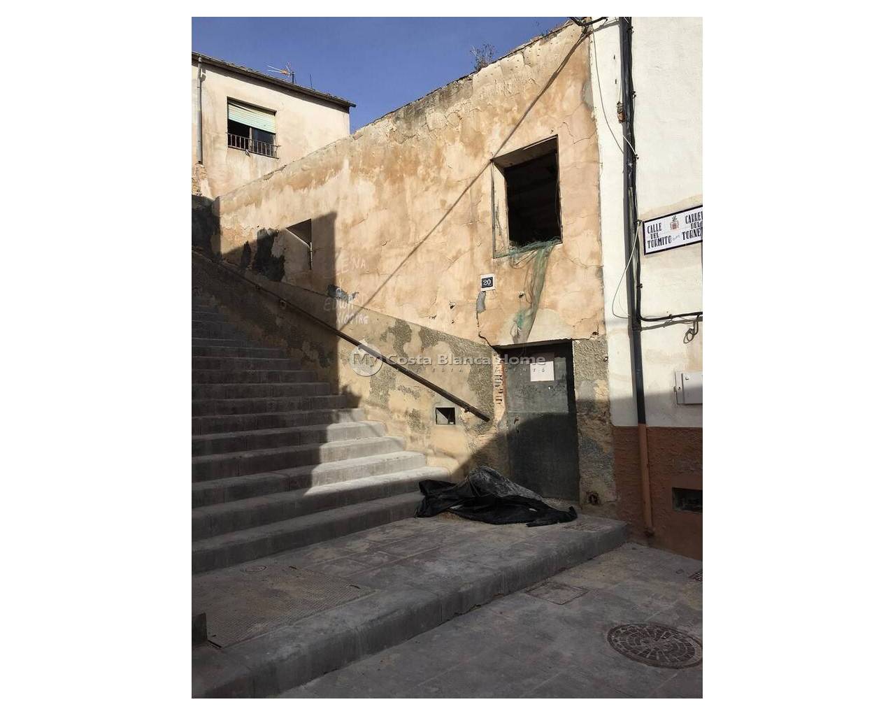 Land and Plots - Resale - Onil - Inland