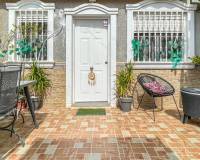 Resale - Bungalow - Torrevieja - La Siesta - El Salado -  Torreta